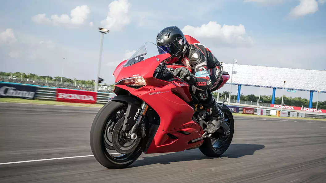 Ducati Panigale V2 2020 Featured