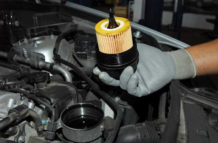 Oil-And-Oil-Filter-Changes-Car-Maintenance-and-Repair