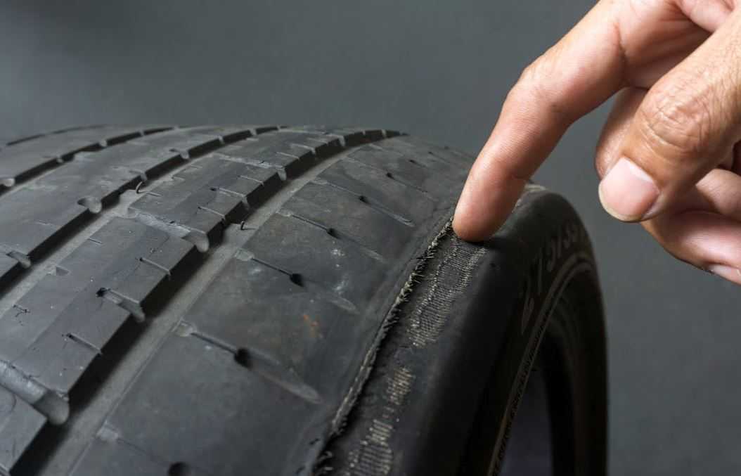 Uneven-Tyre-Top Car Problems
