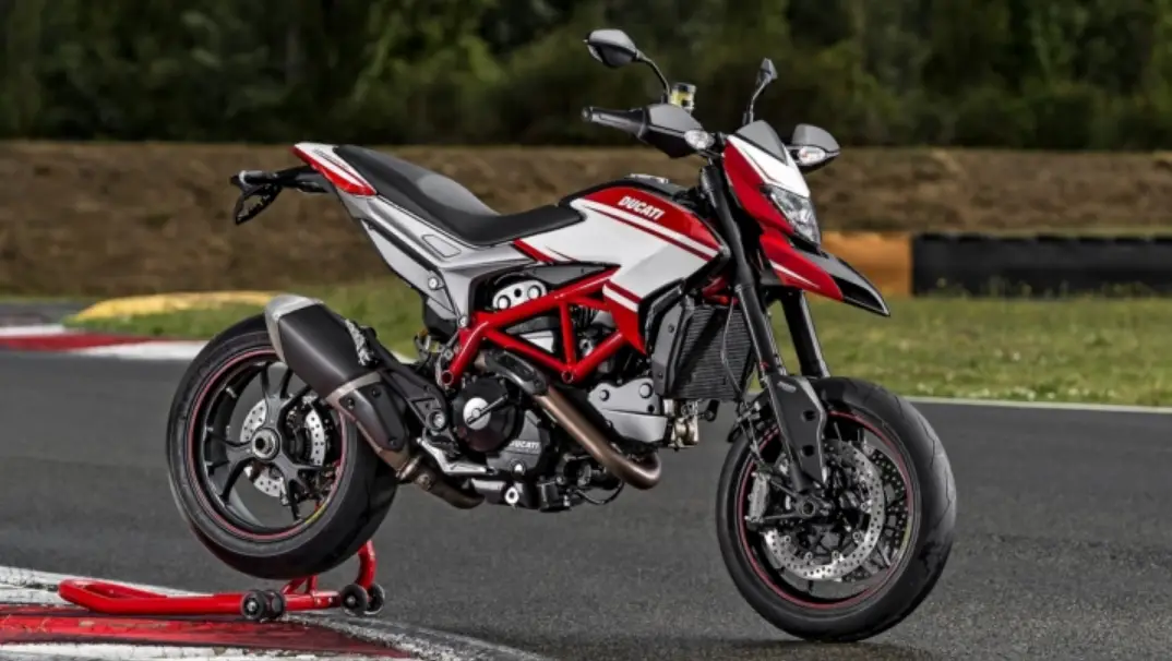 2015 Ducati Hypermotard featured