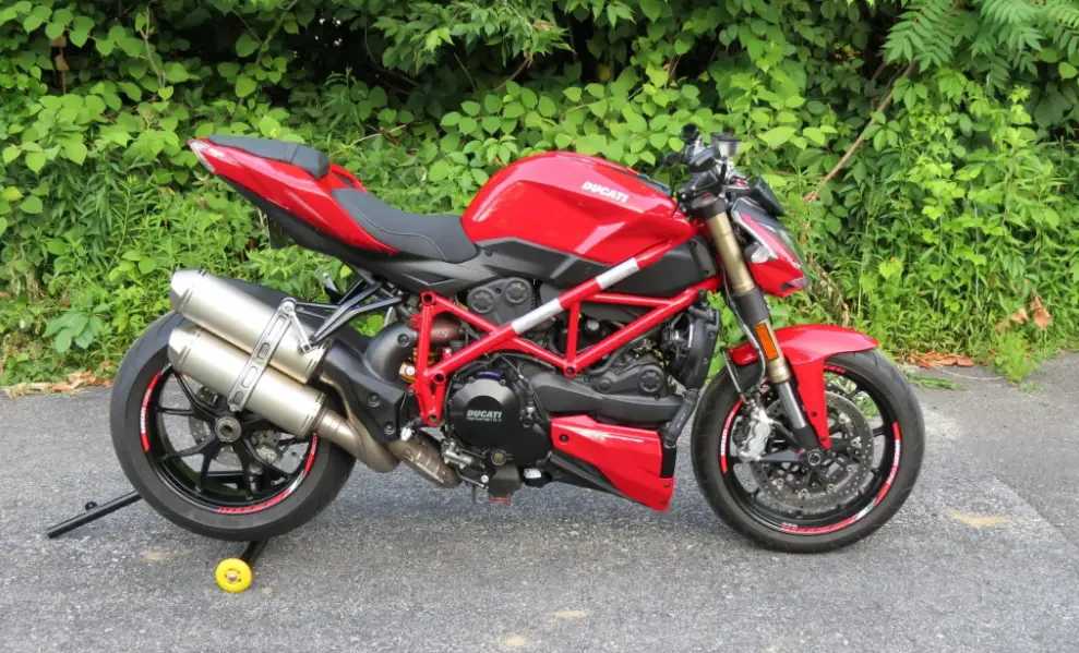 2015 Ducati Streetfighter 848 featured