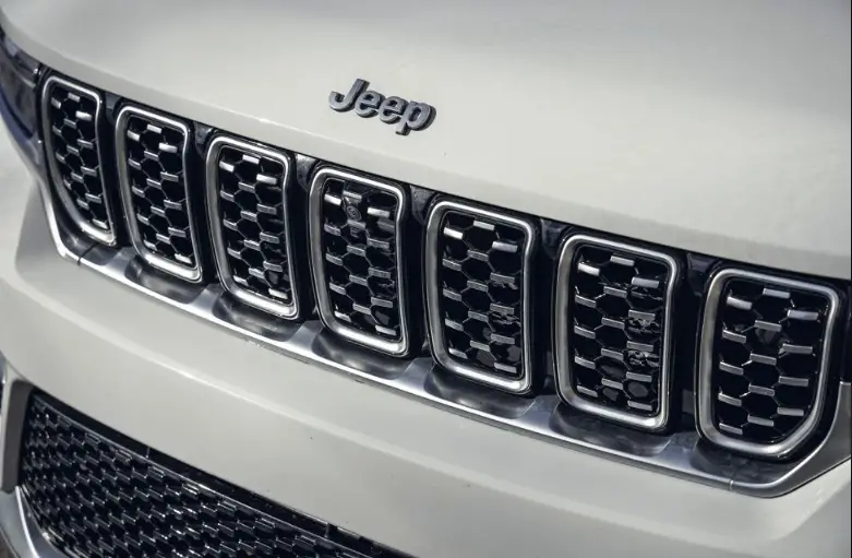 2023-Jeep-Grand-Cherokee-Specs-Price-Features-Milage-(brochure)-Grill
