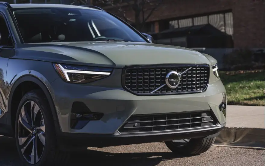 2023-Volvo-XC40-Specs-Price-Features-Milage-(brochure)-Front