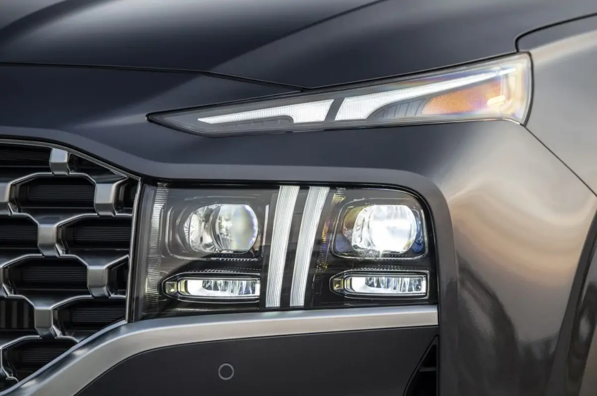 Hyundai Santa Fe Specs, Price, Features, Milage-Headlight 