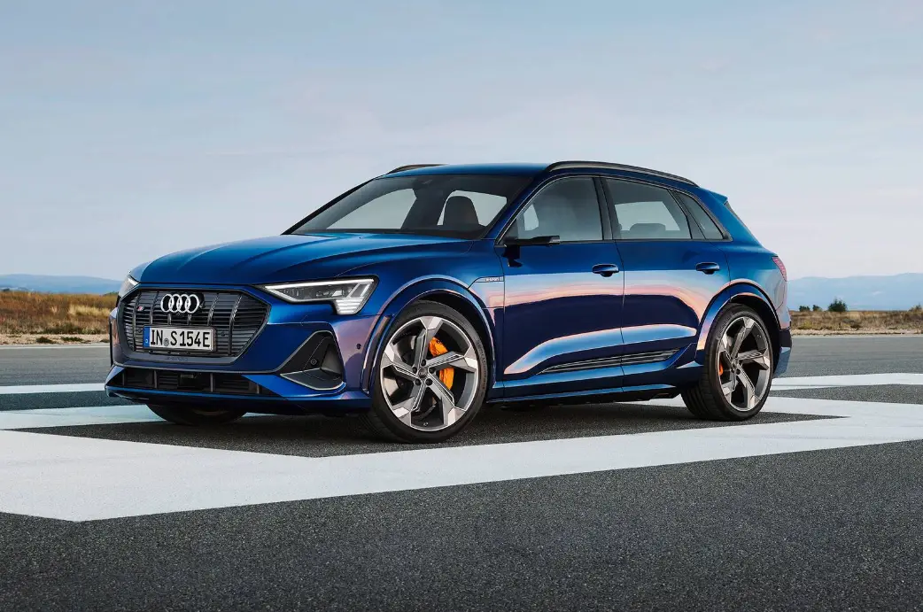 2023 Audi e-tron-feature