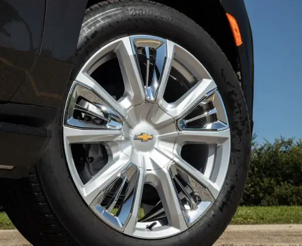 2023 - 2024-CHEVROLET-SUBURBAN-Review-Price-Features-and-Mileage-(Brochure)-Wheels