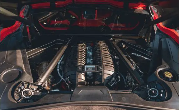 Chevrolet-Corvette-Z06-engine