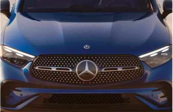 Mercedes-Exterior-Front