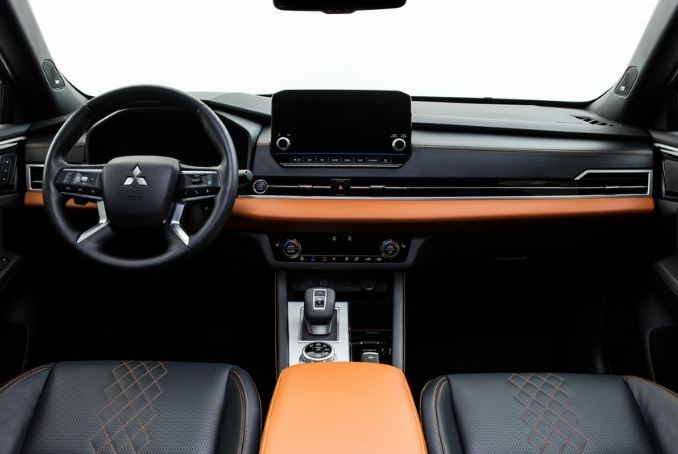 Mitsubishi-Outlander-interior-front