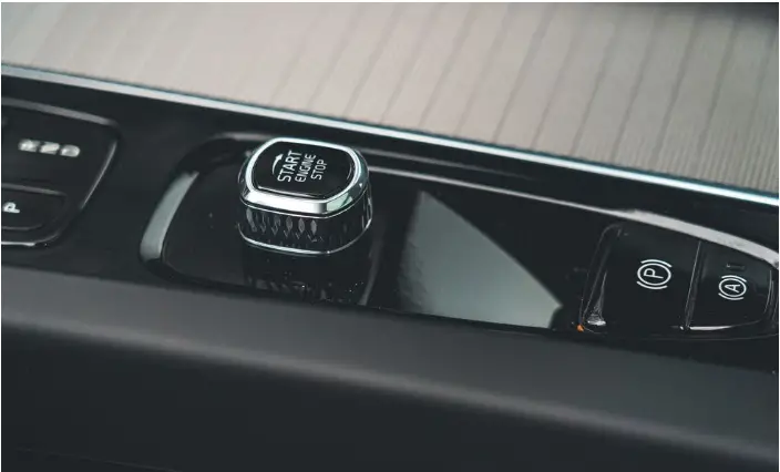 Volvo-XC60-recharge-controls