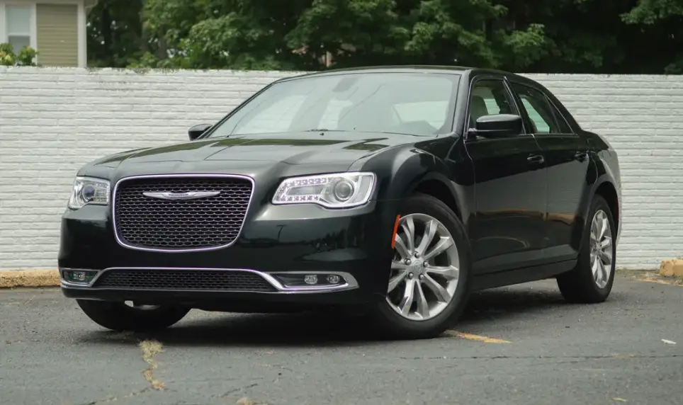 2016-Chrysler-300-featured