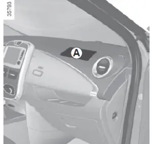 2023 Renault Zoe Seats and Seat Belt (11)
