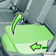 2023 Skoda Karoq Seats and Seat Belt (11)