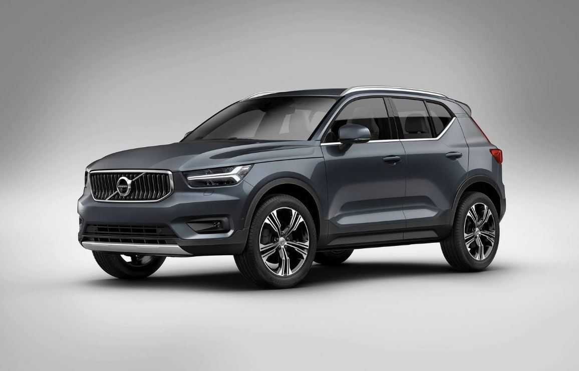2020-Volvo-XC40-Fuses-and-Fuse-Box-Checking-and-replacing-fuses-featured