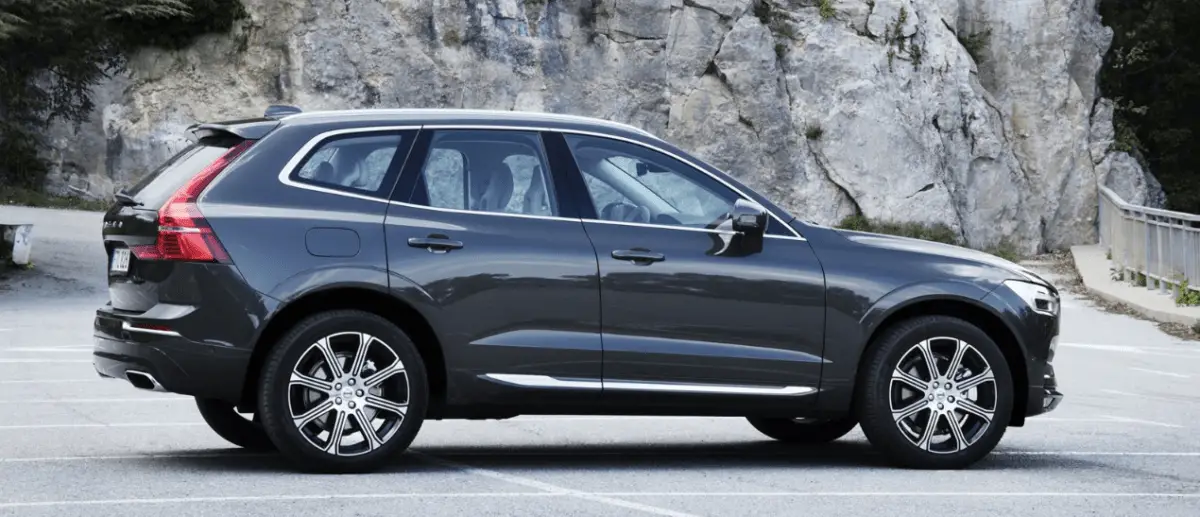 2020-Volvo-XC60-T8-featured