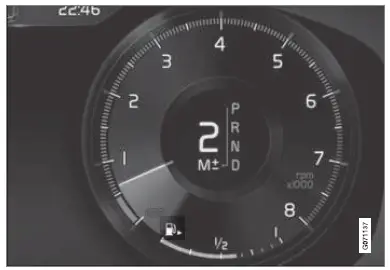 2020-Volvo-XC90-T8-Fuel-gauge-fig-5