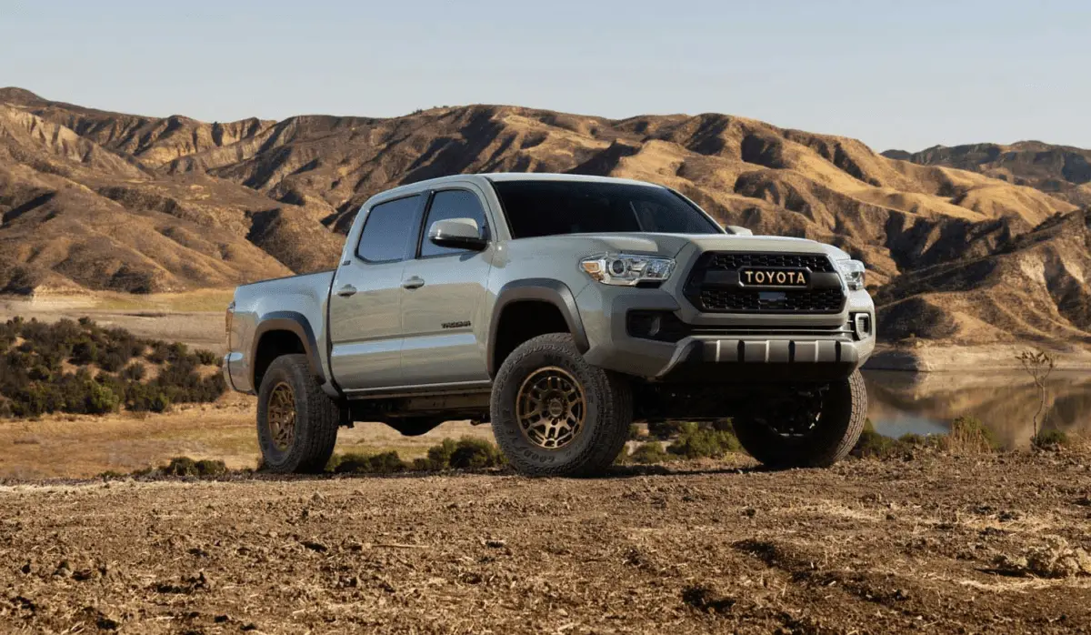 2022-Toyota-Tacoma-Fuses-and-Fuse-Box-Replacing-a-blown-fuse-featured