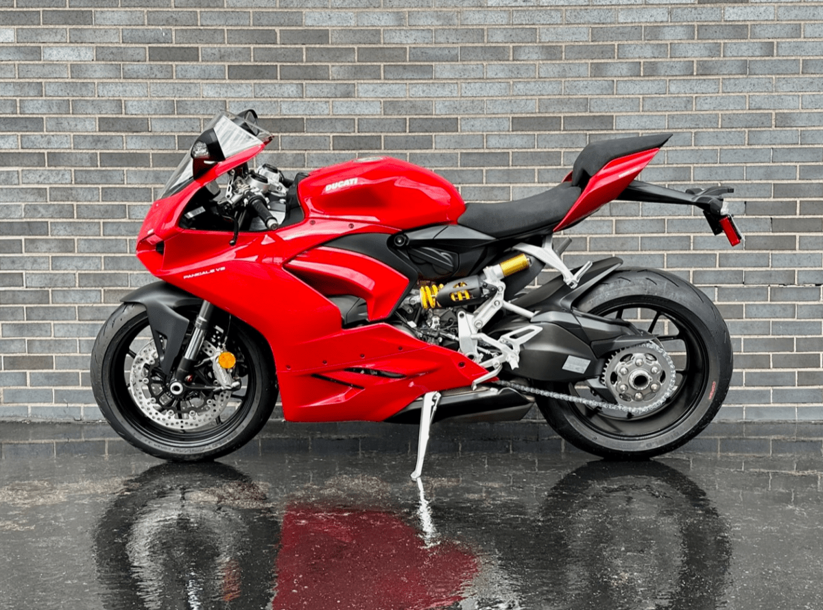 2024-Ducati-Panigale-V2-Owner-s-Manual-featured