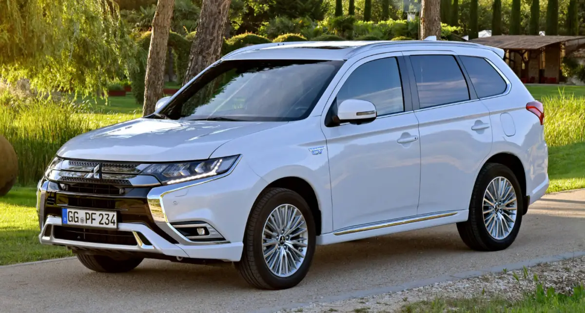 2019-Mitsubishi-Outlander-PHEV-Owner-s-Manual-featured