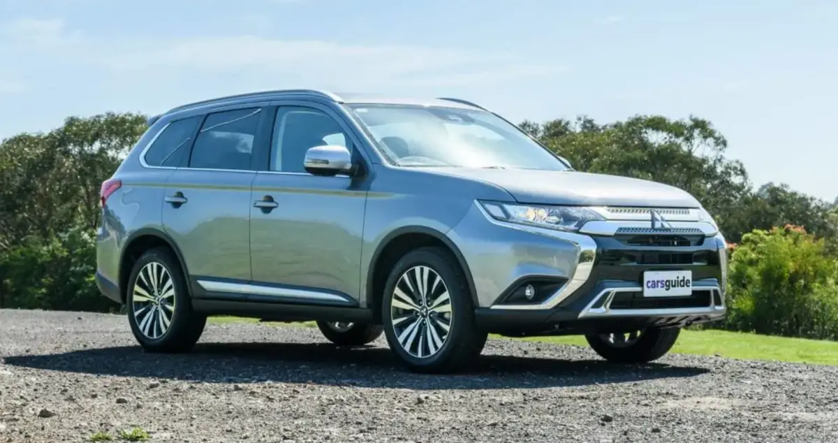2020-Mitsubishi-Outlander-Owner-s-Manual-featured