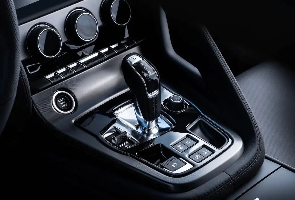 2024-Jaguar-F-type-Review-Specs-Price-and-Mileage-(Brochure)-Gear-Shifter