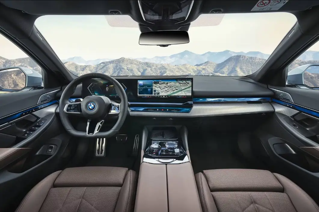 Explore-the-Top-10-SUVs-in-Germany-by-2024-BMW-i5-Interior